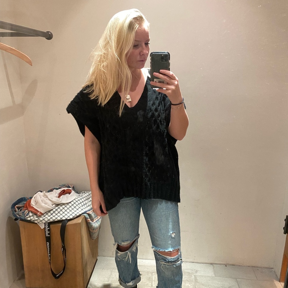 Lea and viola sweater vest in black